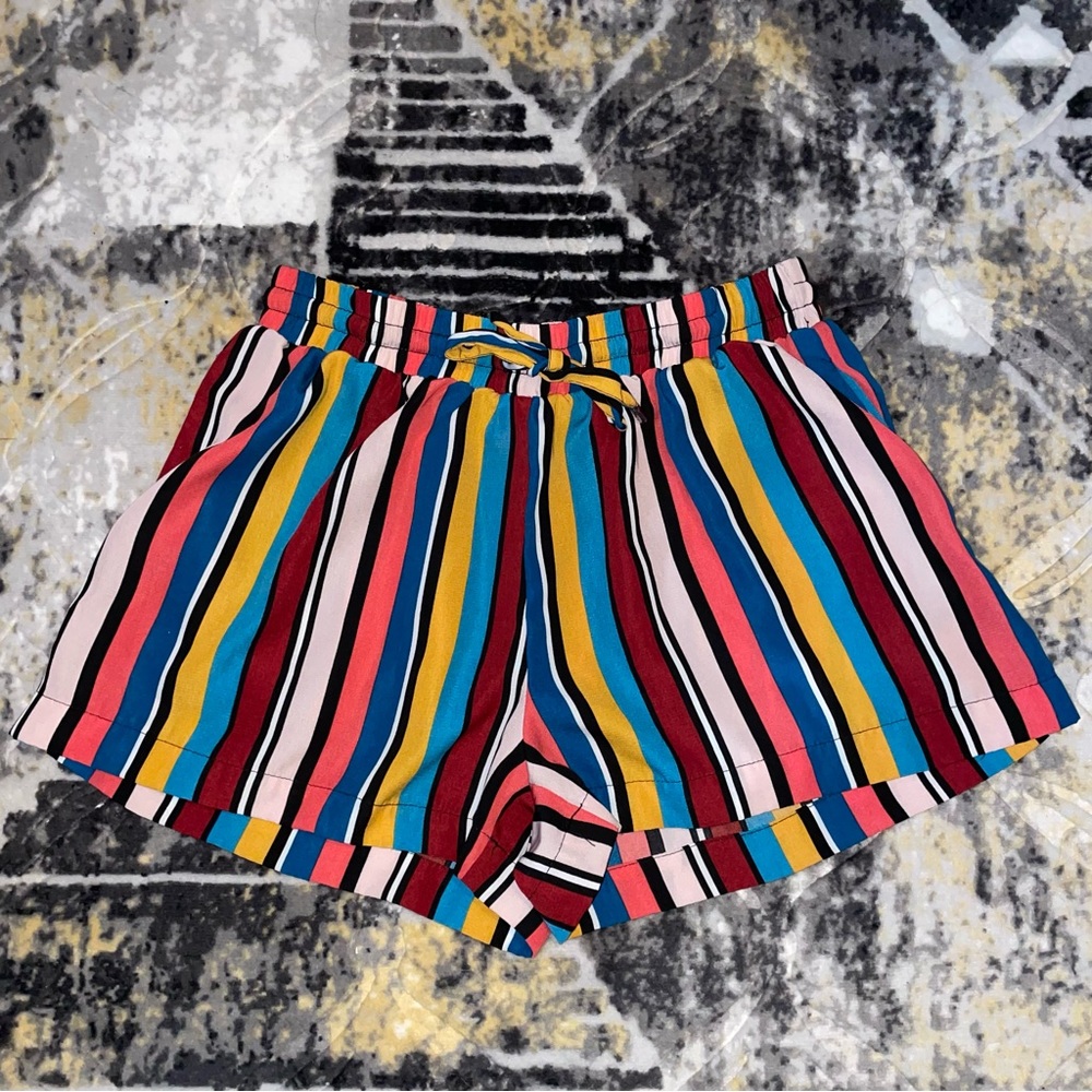 GUESS MULTICOLORED SHORT!!